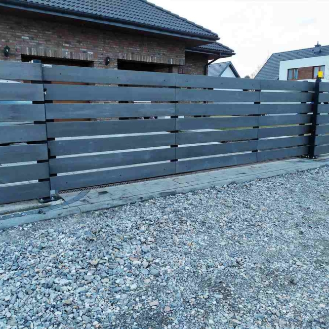 Sliding gate with horizontal board infill